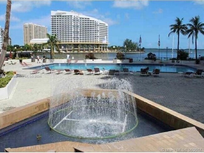 Building Photo - 801 Brickell Bay Dr