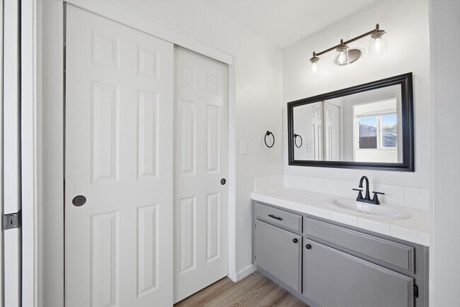 Building Photo - SILVERCREEK BEAUTY !!!  APPLICATION PENDING!!