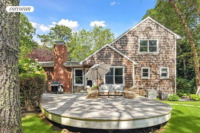 Building Photo - 563 Montauk Hwy