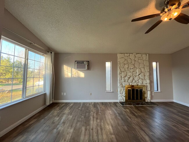 Building Photo - Cozy  3 Bed, 1.5 Bath Home for Rent!