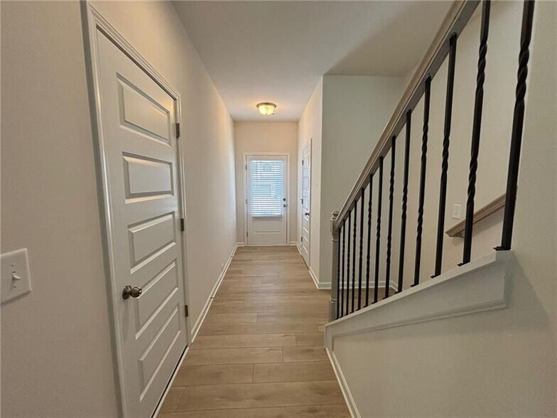 Building Photo - 701 Shetland Trl