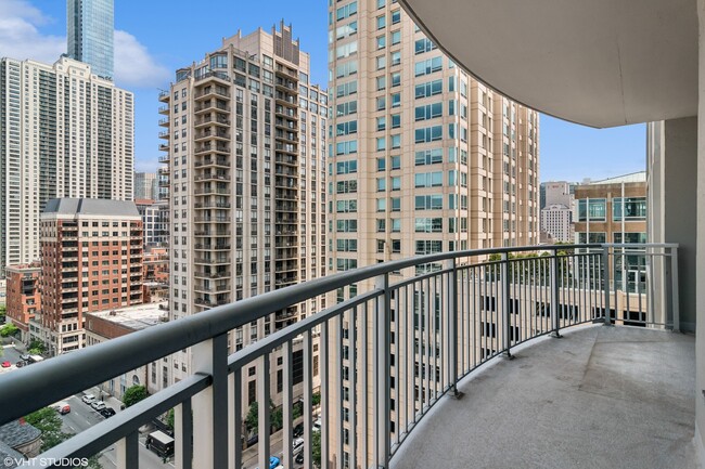 Building Photo - 600 N Dearborn St