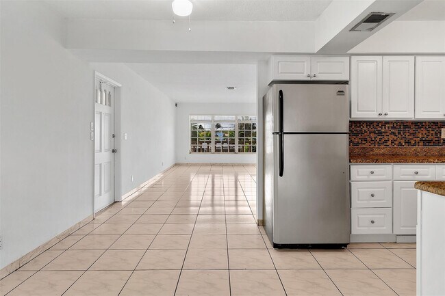 Building Photo - 1049 NW 30th Ct