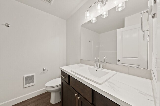 Building Photo - Modern 3 Bed/2 Bath Single-Level Home with Open Living - Redmond