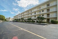Building Photo - 300 N Hwy A1A