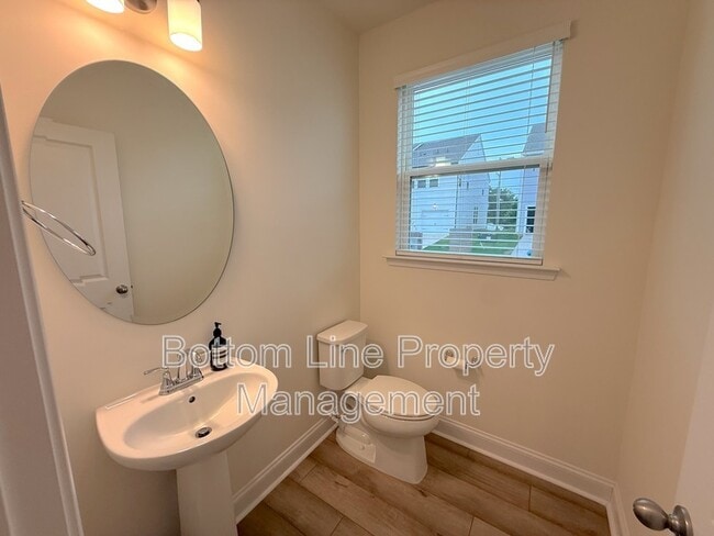 Building Photo - 1552 Cedar Tree Dr