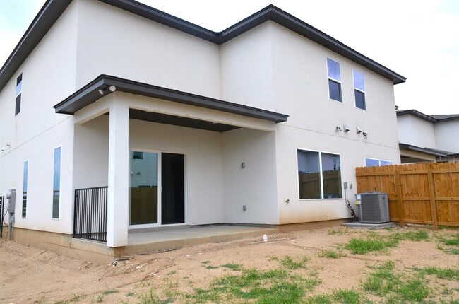 Building Photo - 1027 Birch Loop