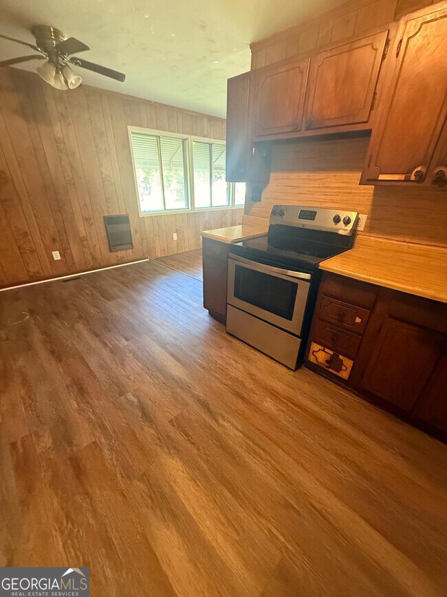 Building Photo - 6646 Wolf River Ct