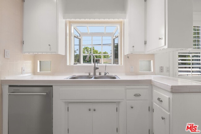 Building Photo - 4900 Ethel Ave