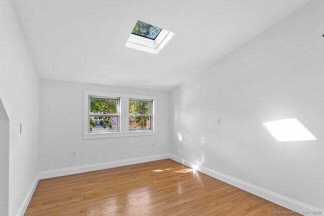 Building Photo - 105 Southworth St