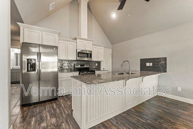 Building Photo - 3205 SW Riverstone Ave
