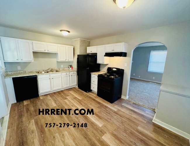 Building Photo - Adorably Renovated 3 Bedroom 1 Bath Single...