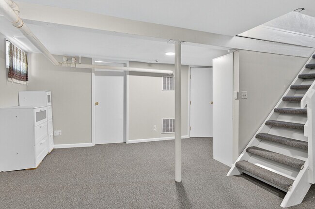 Building Photo - 9 Vista Way