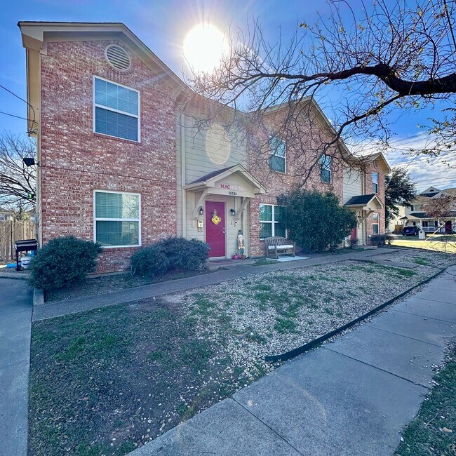 Building Photo - 1018 Bagby Ave