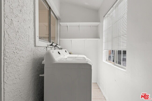 Building Photo - 1174 S Highland Ave