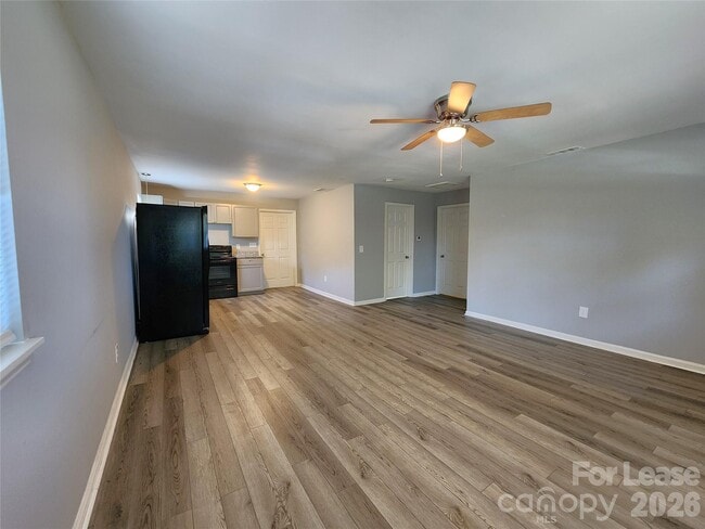 Building Photo - 4633 Club View Dr