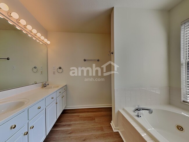 Building Photo - 9406 Hoyle Beals Dr