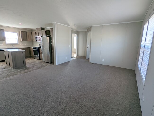 Building Photo - 586 Delaware