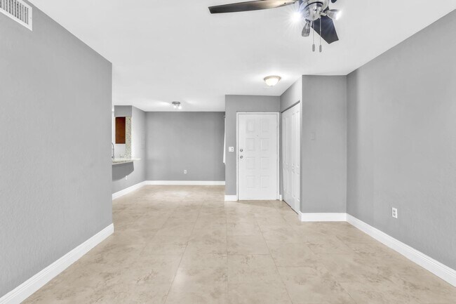 Building Photo - 2811 N Oakland Forest Dr