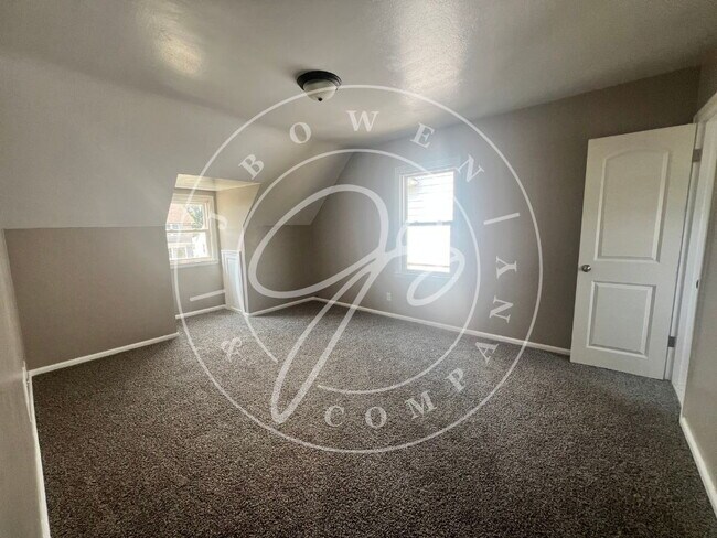 Building Photo - 4526 N Lockwood Ave