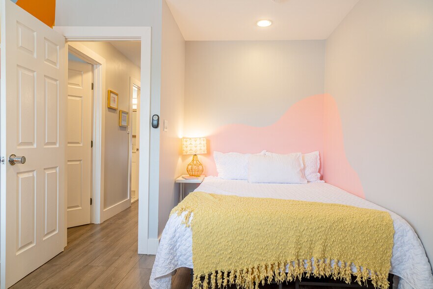 Building Photo - 6410 Chimney Creek Cir