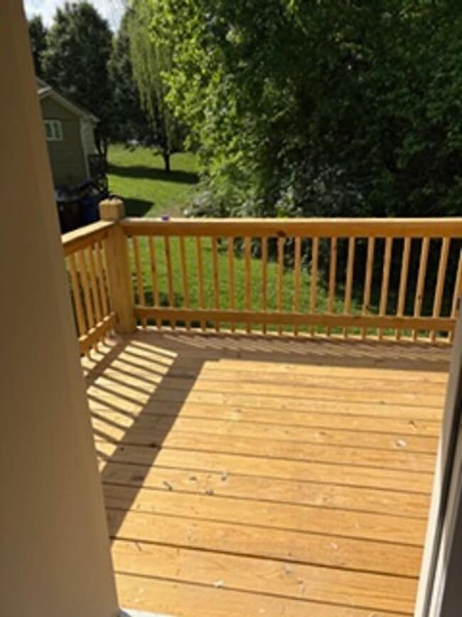 Building Photo - Maryville 37804 - 2 Bedroom Condo Close to I-140 (Pellissippi Parkway) Alcoa City services - Debr...