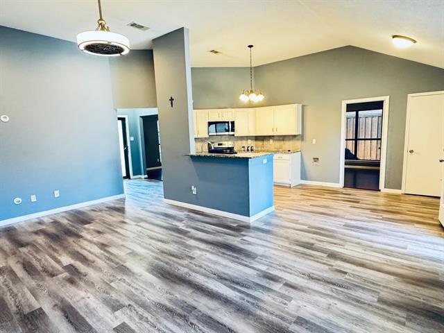 Building Photo - 2413 University Dr