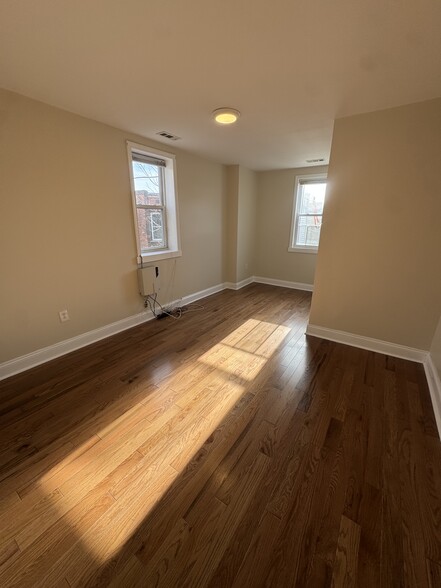 Building Photo - 5166 Parkside ave