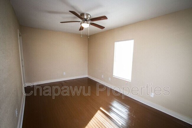 Building Photo - 936 Poinsettia St