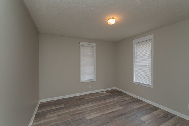 Building Photo - Brick home with a fenced-in yard!