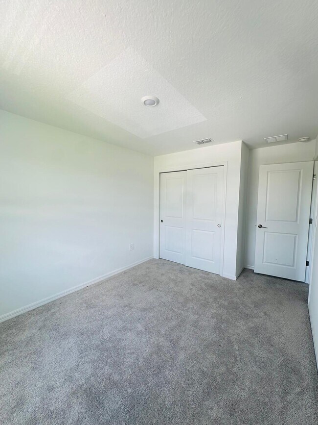 Building Photo - 2287 Portrait St