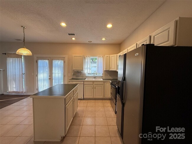 Building Photo - 111 Foxtail Dr
