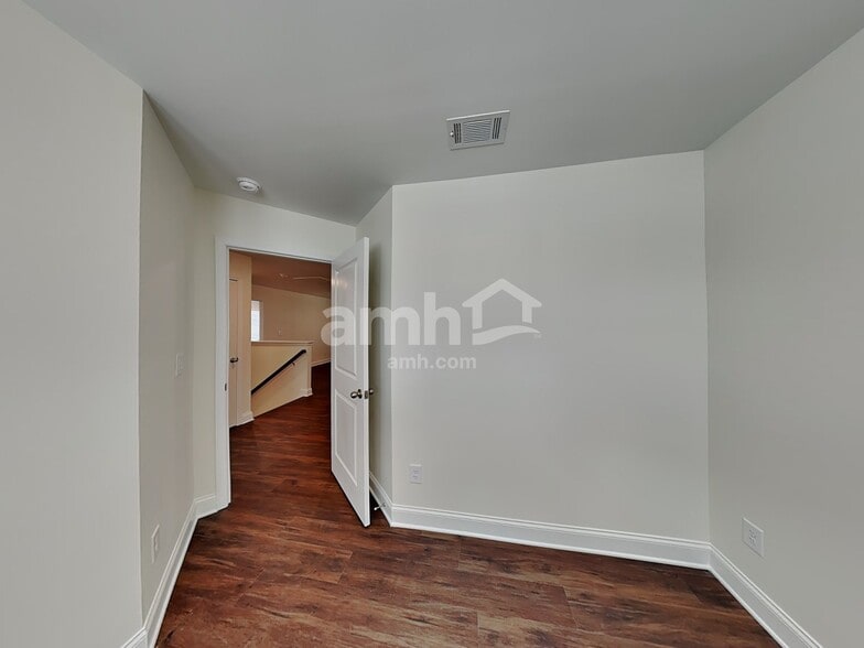 Building Photo - 5252 Blue Mountain Dr