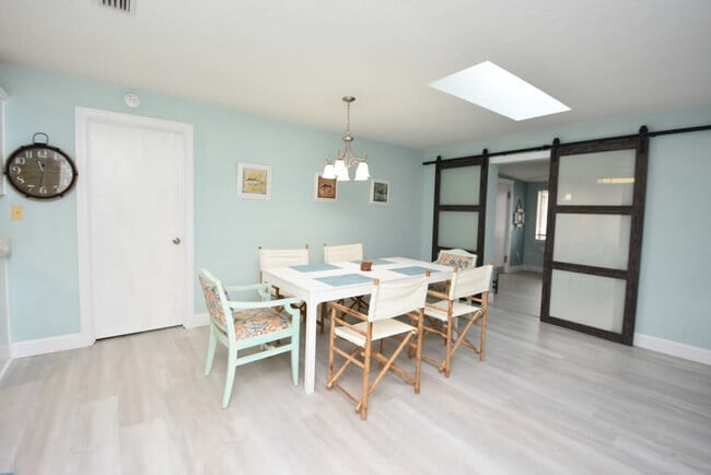 Building Photo - 59 Fallen Oak Ln