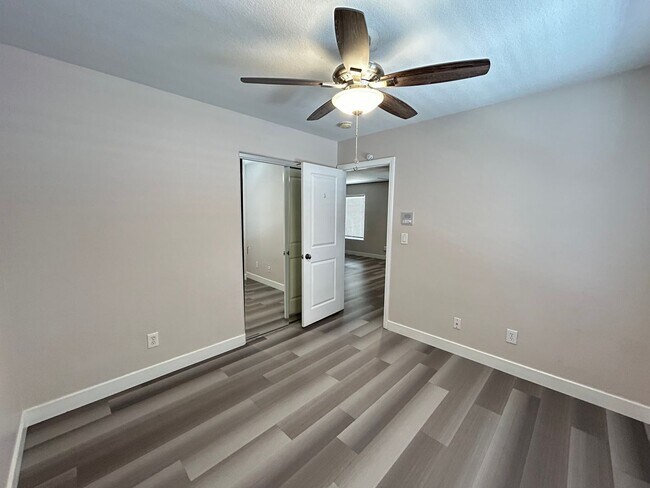 Building Photo - Desirable Split-Level 4-Bedroom Home in Southwest!