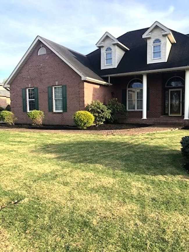 Building Photo - Beautiful Rancher in the Heart of Hurricane