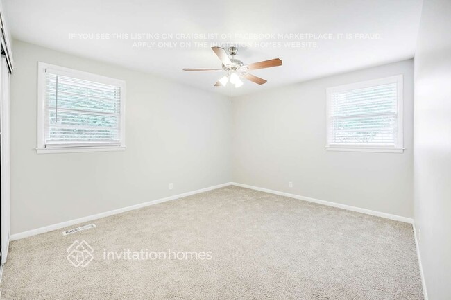 Building Photo - 562 Whispering Hills Dr