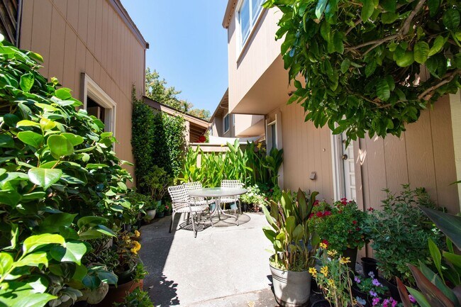 Building Photo - Spacious and Bright Townhome in Amazing Park like Community with Cupertino Schools and Large 2 Ca...