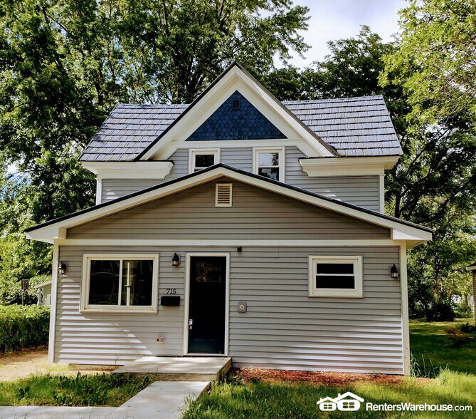 Primary Photo - 715 E 2nd St