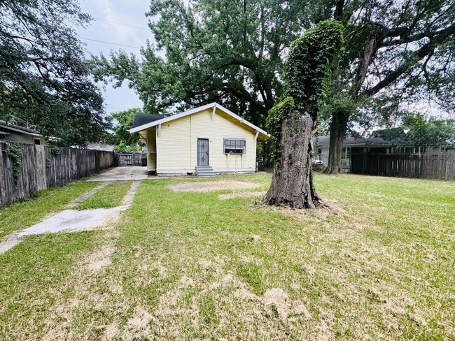 Building Photo - 3648 Evangeline St