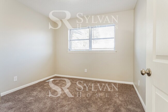 Building Photo - Carve Out a Great Life Here!