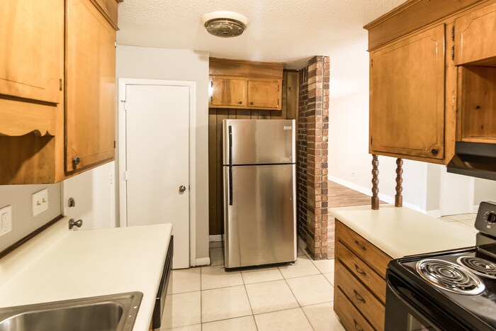 Building Photo - 210 Elliott Dr