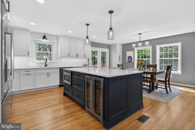 Building Photo - 9801 Meadow Valley Dr