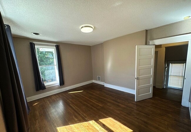 Building Photo - Gorgeous 4 Bedroom Home Now Available!!