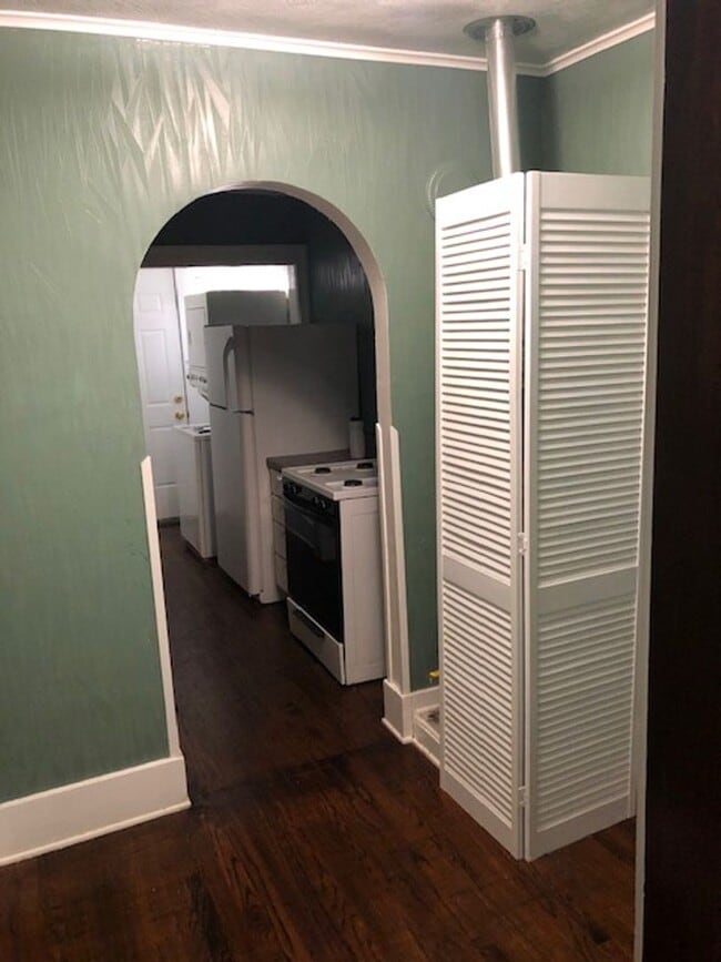 Building Photo - Charming 1-Bedroom Duplex in Historic Gate...