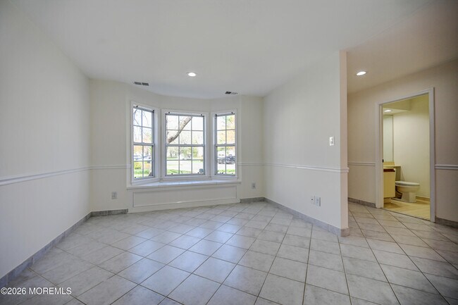 Building Photo - 214 Paddington Ct