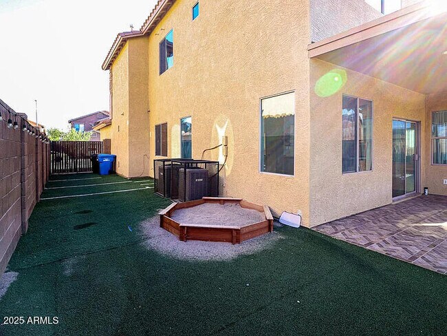 Building Photo - 4618 W Dunbar Dr