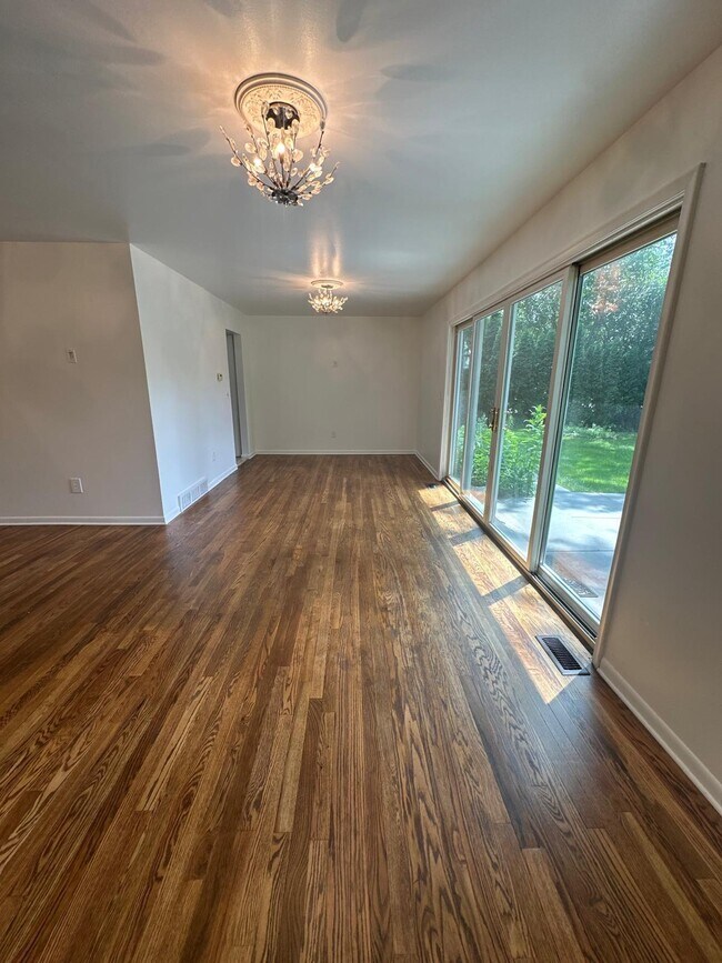 Building Photo - 429 Bella Vista Dr