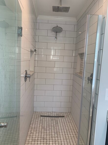 Master Shower - 1116 Staples St NE