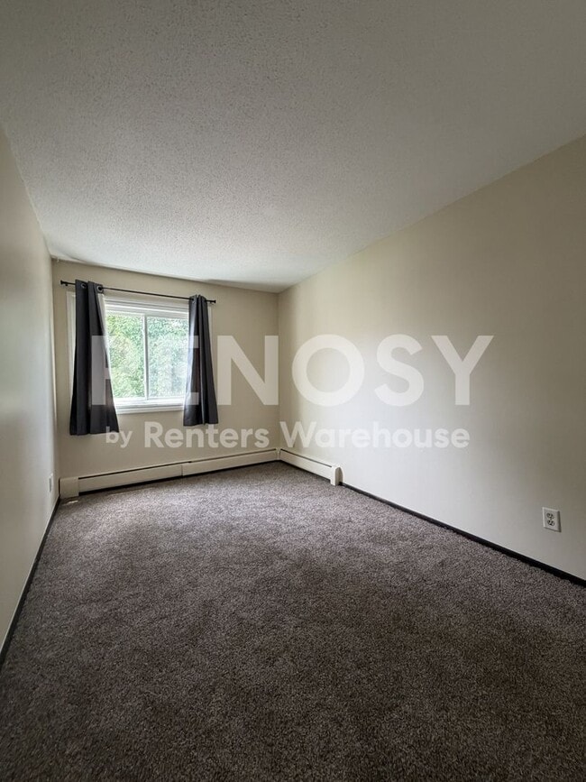 Building Photo - 1601 N Innsbruck Dr